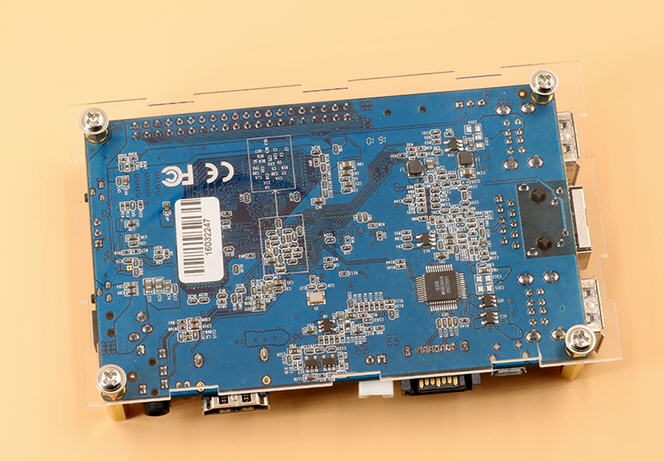 Lắp miếng đáy vào đáy Vỏ Orange Pi Plus 2
